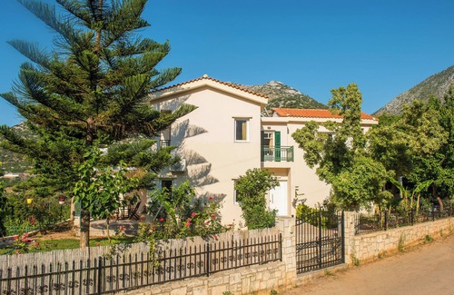 Vlichada Villa | Villa Vlychada - Lux Home with Pool & Jacuzzi