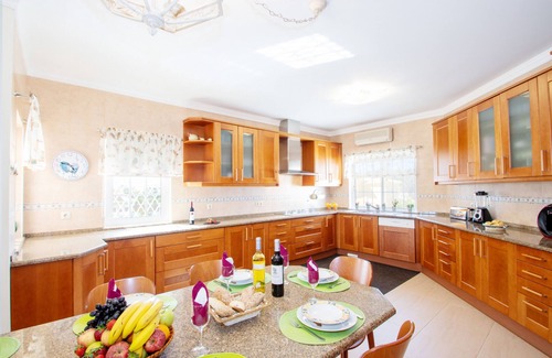 Albufeira Villa | Villa w/heatable pool & games room, São Rafael