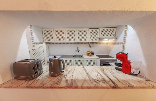 Montechoro Villa | Villa w/heatable pool & 2 jacuzzis, Albufeira