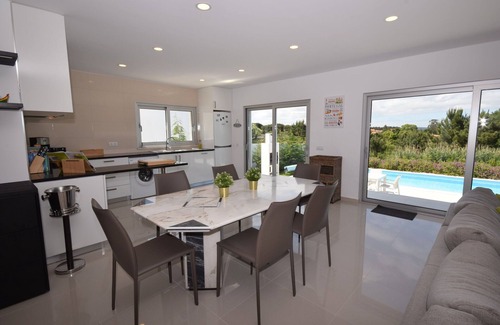 Nadadouro Villa | Villa w/Heated Pool Near Óbidos