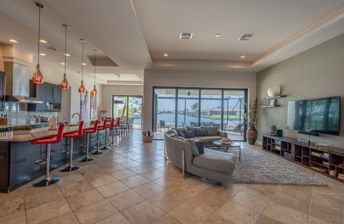 Pelican House | Villa Waterview with pool and spa SW Cape Coral