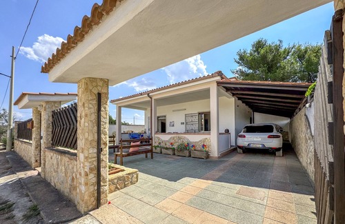 Torre Squillace Villa | Villa 'White Sand Private' with Private Garden, Wi-Fi and Air Conditioning