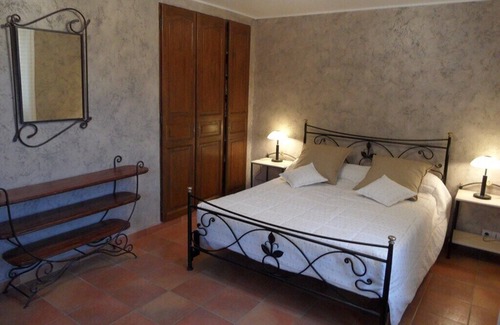 Le Puy-Sainte-Reparade Villa | Villa with pool 8 kms from Aix en Provence