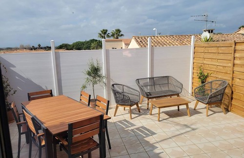 Portiragnes House | Villa with 2 bedrooms, Airconditonning, Wifi, nice terrace,near canal du midi in the village of.