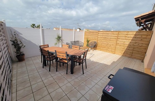 Portiragnes House | Villa with 2 bedrooms, Airconditonning, Wifi, nice terrace,near canal du midi in the village of.