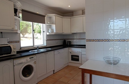 Silves Villa | Villa with 3 bedrooms, 3 bathrooms, ac, wifi. Parking.