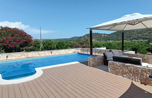 Silves Villa | Villa with 3 bedrooms, 3 bathrooms, ac, wifi. Parking.