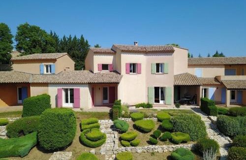 Saint-Trinit Villa | Villa with dishwasher, close to Village