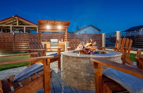 Brasov Villa | Villa with fire pit and mountain view