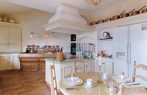 Villefranche-sur-Mer Villa | Villa with Stunning View of Cap Ferrat, Heated Infinity Pool, AC and free WiFi