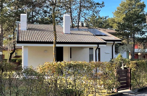 Bibione Villa | Villa with large garden and swimming pool