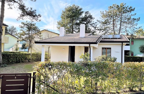 Bibione Villa | Villa with large garden and swimming pool