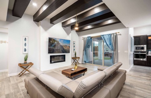 Chamberino Villa | VILLA WITH MASTER SUITE CLOSE TO SHOPPING 4 BR 3BA