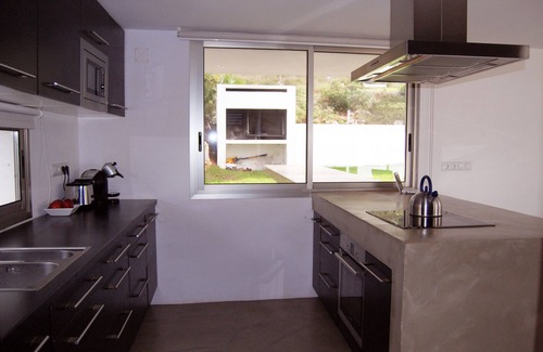 Canyelles Villa | Villa with modern design/views, free WIFI, Priv. Pool, barbecue, air conditioning in 2 DBL rooms