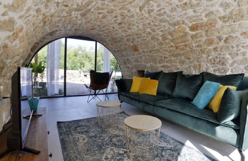 Gostinjac House | Villa with pool, air conditioning and 3 bathrooms