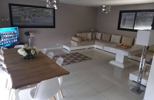 Aimargues Villa | Villa with pool close to the beach