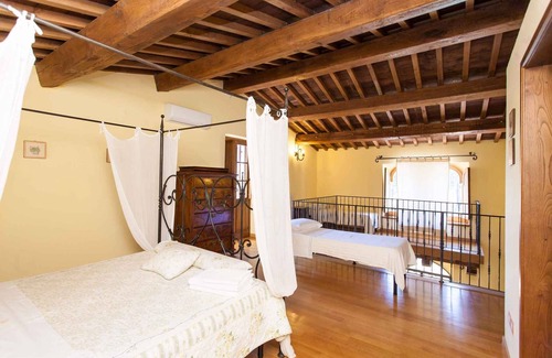 Ramazzano House | Villa with pool, garden and air conditioning