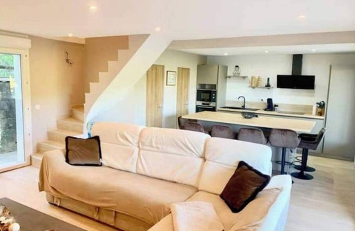 Varages Villa | Villa with pool, jacuzzi + gym