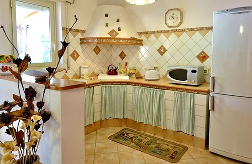 Mockarta Villa | Villa with private pool, Wifi, 7 Sleeps, Garden