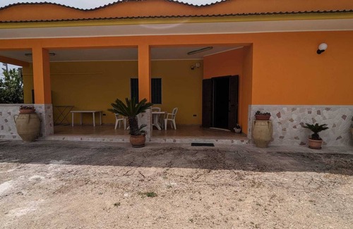 Latiano Villa | Villa with Private Garden perfect for Families and Groups in Salento