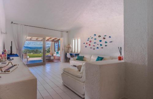 Cala di Volpe Apartment | Villa with Private Garden, Parking & Shared Pool!