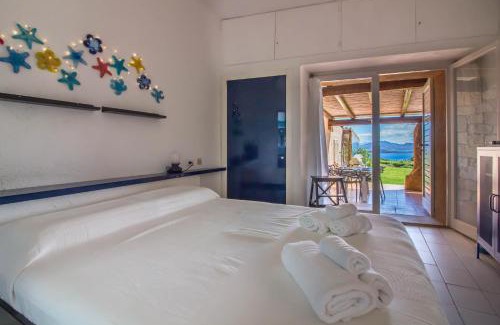 Cala di Volpe Apartment | Villa with Private Garden, Parking & Shared Pool!