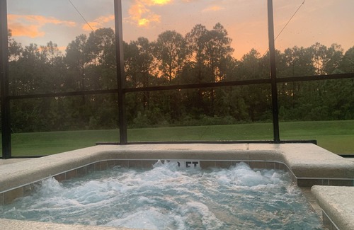 Lindfields Villa | Villa with Private Hot Tub Close to Disney