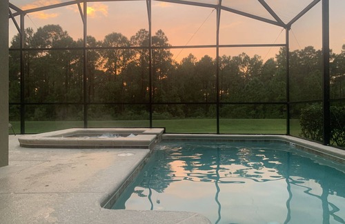 Lindfields Villa | Villa with Private Hot Tub Close to Disney