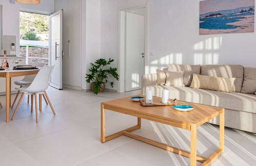 Achlia House | Villa with private pool suitable for guests with special needs