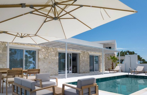 Achlia House | Villa with private pool suitable for guests with special needs