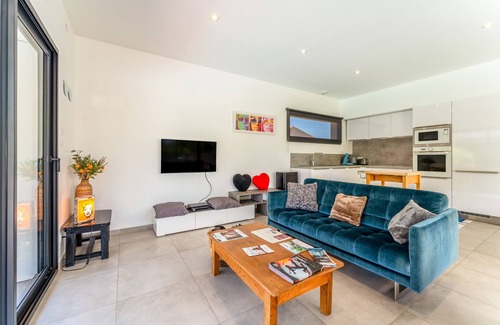 Cabannes Villa | Villa 'With Private Pool' with Private Pool, Wi-Fi and Air Conditioning