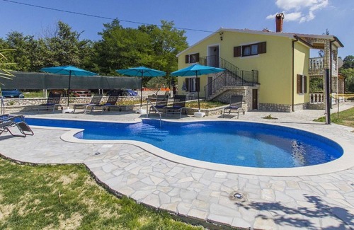 Kapelica Cottage | Villa with private swimming pool and garden for up to 10 people