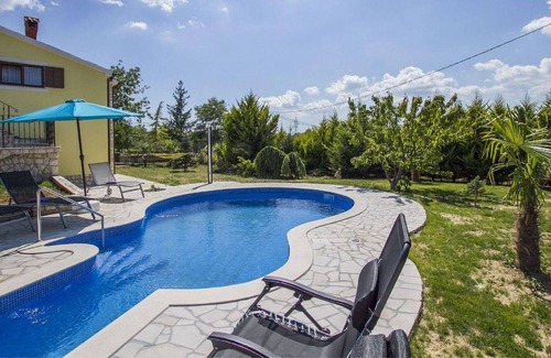 Kapelica Cottage | Villa with private swimming pool and garden for up to 10 people