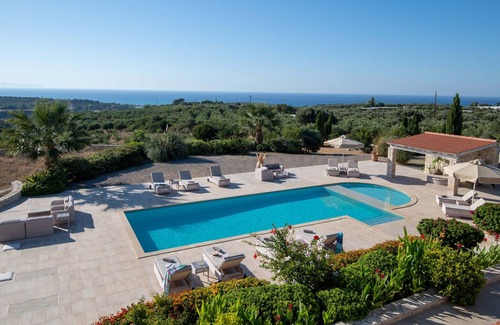 Asteri Villa | Villa with sea views, extra large pool, luxury amenities, near Rethymno