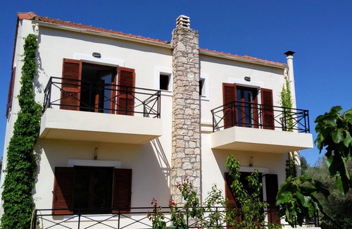 Monopari Villa | Villa with stunning views of the 'White Mountains'