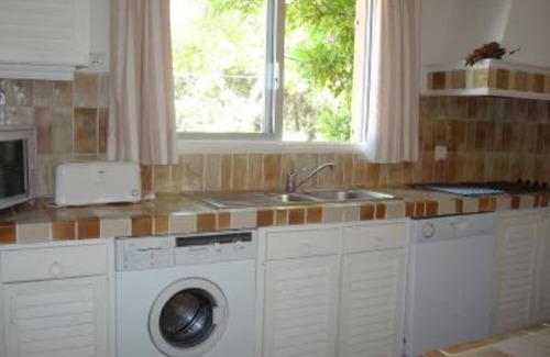 Lorgues Villa | villa (with tower of stones and swimmingpool) - privatly owned ground of 6 ha - beautiful view - 5 rooms - 8 persons