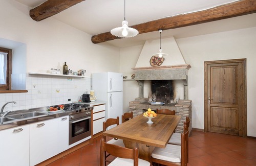 Subbiano Villa | Villa with WIFI, A/C, hot tub, private pool, TV, patio, panoramic view, parking, close to Arezzo