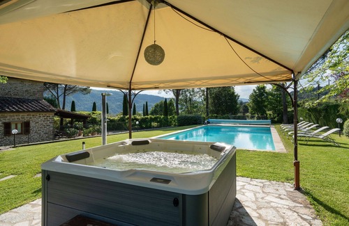 Subbiano Villa | Villa with WIFI, A/C, hot tub, private pool, TV, patio, panoramic view, parking, close to Arezzo