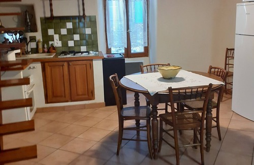 Saint-Jean-du-Bruel House | Village house in a pretty car-free street