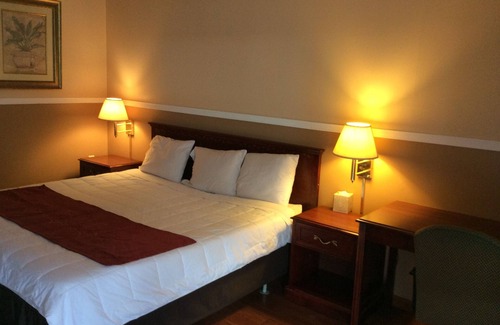 Colts Neck Hotel | Village Inn