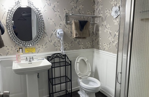 Milwaukee Hotel | Village Inn