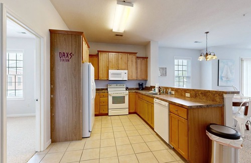 Villages of Five Points Condo | Village of Five Points condo with pool, gym, and tennis access