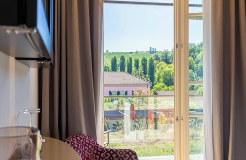 Serralunga d'Alba Hotel | Villaggio Narrante - Le Case dei Conti Mirafiore