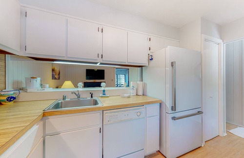 Bethany Beach Condo | Villas of Bethany West - 792B Salt Pond Circle | Lovely condo with pool & tennis