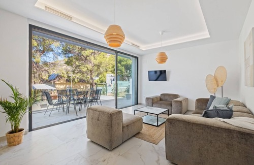 Pinares de San Anton Villa | Villas Pinares de San Anton - Sea City and Mountain Views. Salt Pool, 2km beach