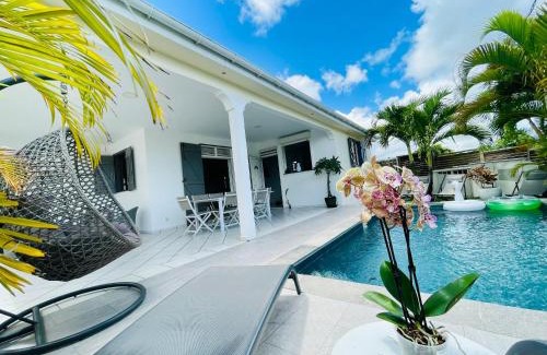 Le Moule Villa | Villas TROPICAL & EXOTIC, 6 chambres avec 2 piscines