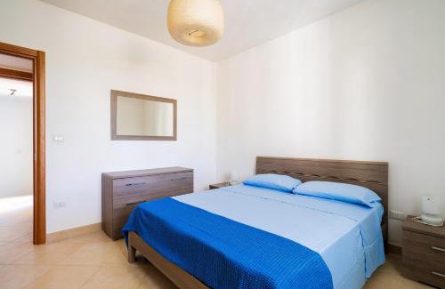 Posto Rosso House | Villetta Giardino dei Pini by BarbarHouse