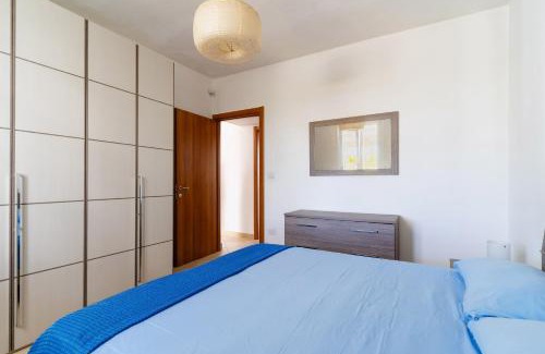 Posto Rosso House | Villetta Giardino dei Pini by BarbarHouse