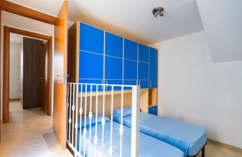 Posto Rosso House | Villetta Giardino dei Pini by BarbarHouse