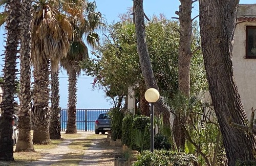 Mazara del Vallo Villa | Villino Sun, beachfront, with garden, wifi, climate, parking